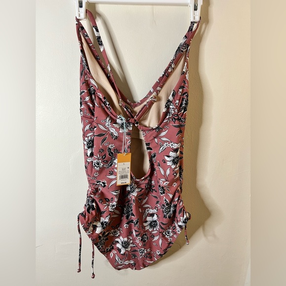 Target one-piece swimsuit NWT Size L - Picture 2 of 4
